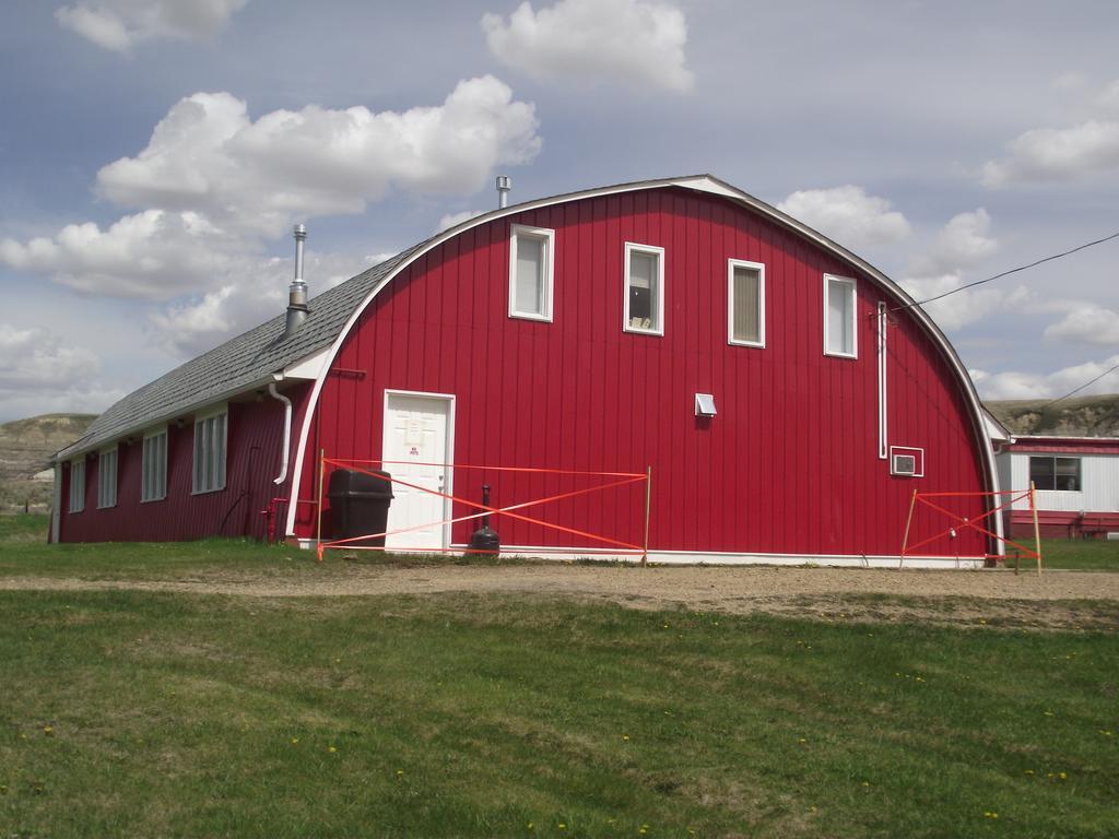 Dinosaur Trail Rv Resort & Cabins Drumheller Bagian luar foto