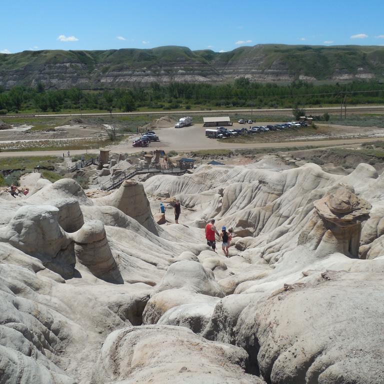 Dinosaur Trail Rv Resort & Cabins Drumheller Bagian luar foto